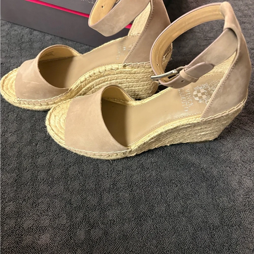 Vince Camuto VC-Leera Ankle Strap Wedges‎ in Dusty Mink Size 7M